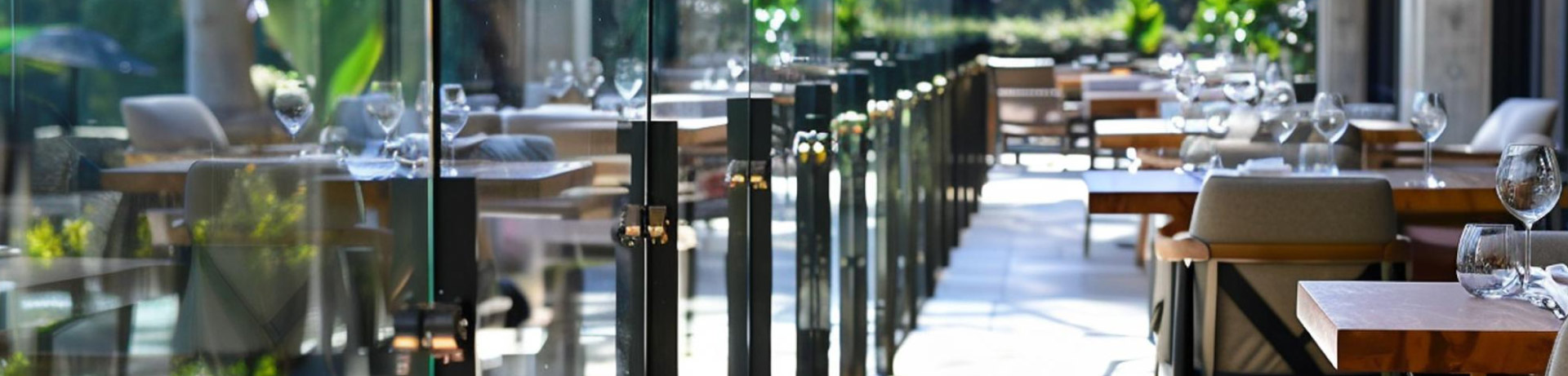 ClickitUp® klaaspiirded välikohvikutele ja terrassidele – glass railings for outdoor cafés and terraces – стеклянные ограждения для уличных кафе и террас – lasikaiteet ulkokahviloihin ja terasseille