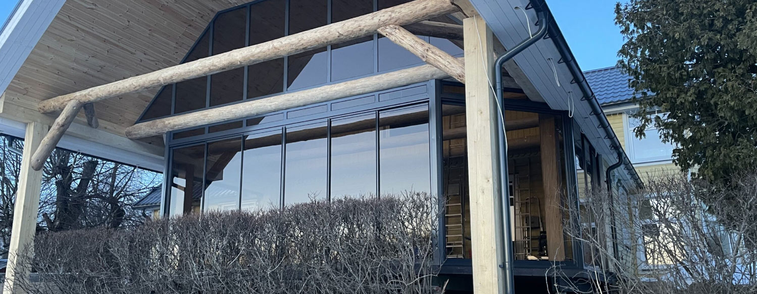 Raamidega terrassiklaasid